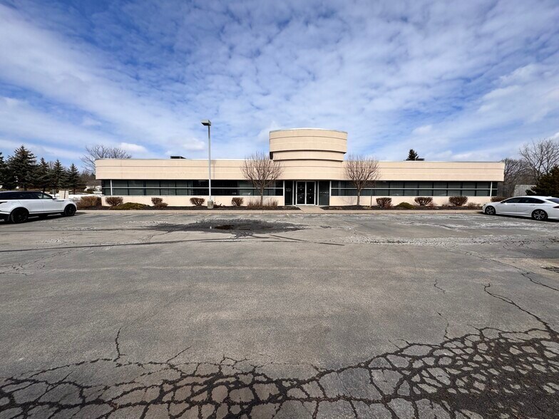 17 Beresford Ct, Amherst, NY à vendre - Photo du bâtiment - Image 1 de 10