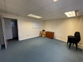 Gladiator Way, Rugby for lease Interior Photo- Image 2 of 3