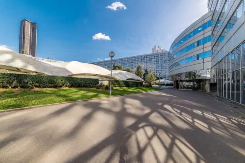 7-11 Place Des Cinq Martyrs Du Lycée Buffon, Paris for lease - Building Photo - Image 3 of 7