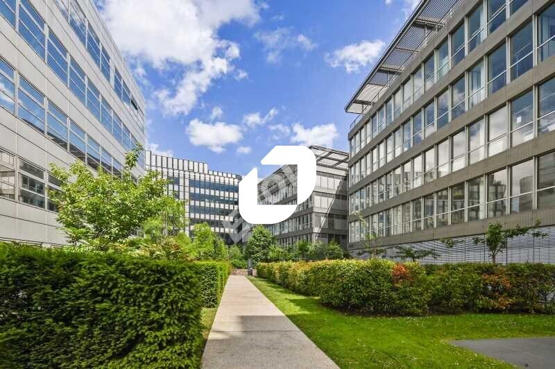 Office in Saint-Denis for lease - Building Photo - Image 1 of 19