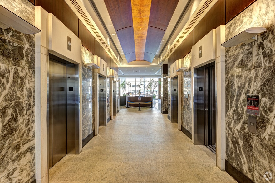 500 E Broward Blvd, Fort Lauderdale, FL for lease - Lobby - Image 3 of 9