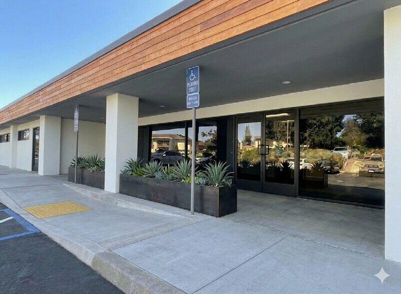 1635 Lake San Marcos Dr, San Marcos, CA à louer - Photo du bâtiment - Image 2 de 2