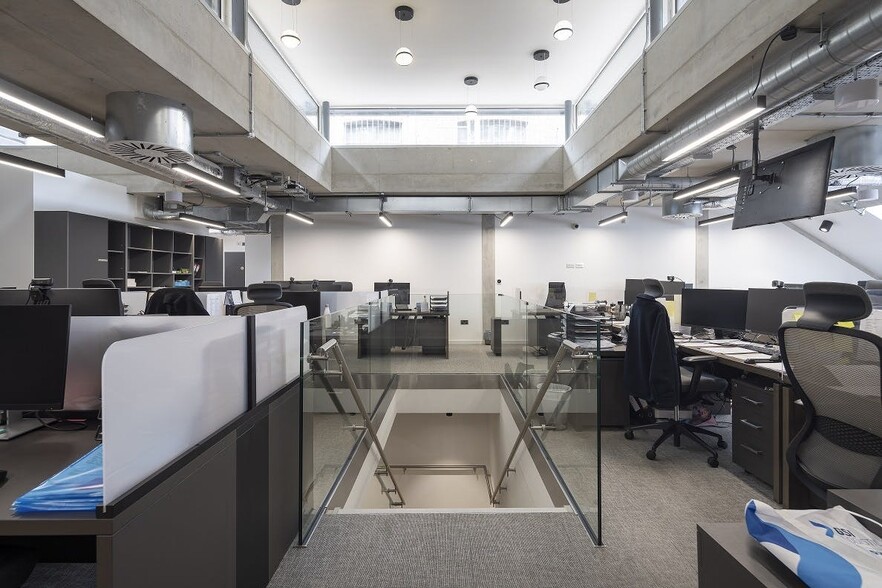 61 Charlotte St, Londres à louer - Photo du bâtiment - Image 3 de 10