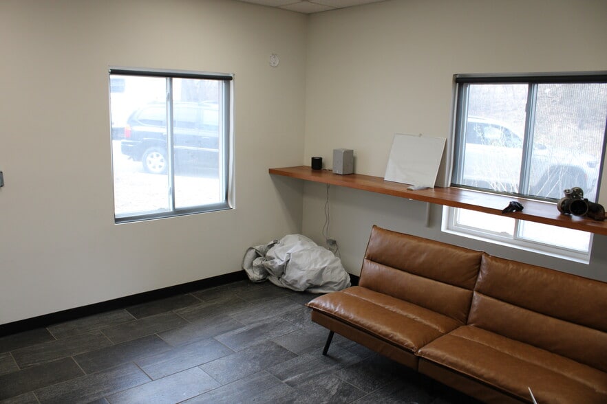 601 13th Ave S, Hopkins, MN à vendre - Photo du bâtiment - Image 3 de 31
