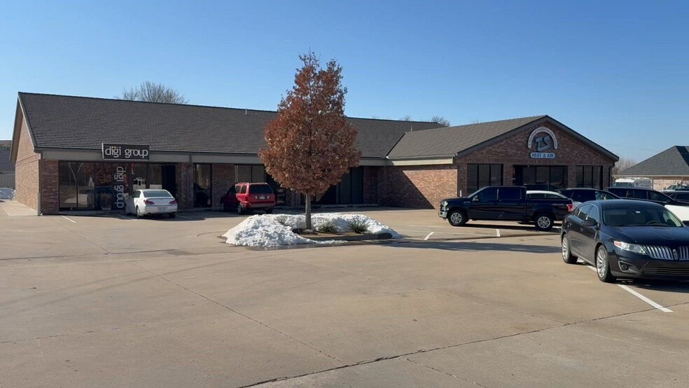 8400-8484 NW 39th Expy, Bethany, OK à louer - Vidéo sur l’inscription commerciale - Image 2 de 19