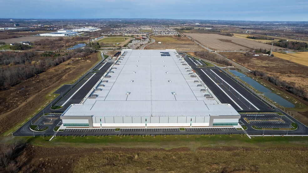 537 E Kingston Rd, Ajax, ON à louer - Photo du bâtiment - Image 3 de 7