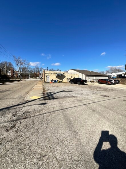 1000-1010 Broadview Blvd, Brackenridge, PA for lease - Building Photo - Image 2 of 34