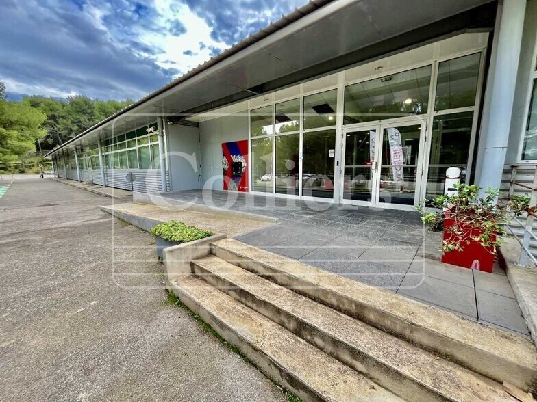 Bureau dans Aix-en-Provence à louer - Photo du bâtiment - Image 1 de 17