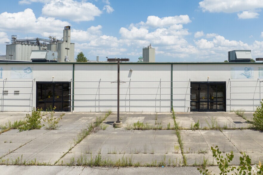 530 Illinois Ave, Maumee, OH à vendre - Photo du bâtiment - Image 3 de 6
