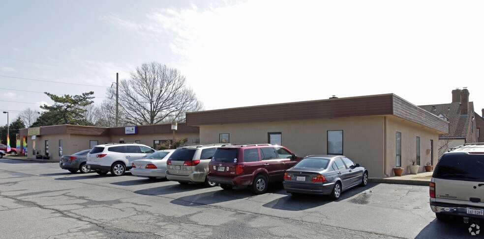 921 First Colonial Rd, Virginia Beach, VA à louer - Photo principale - Image 1 de 2