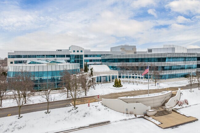 Plus de détails pour 6300 Wilson Mills Rd, Mayfield Village, OH - Bureau aux enchères