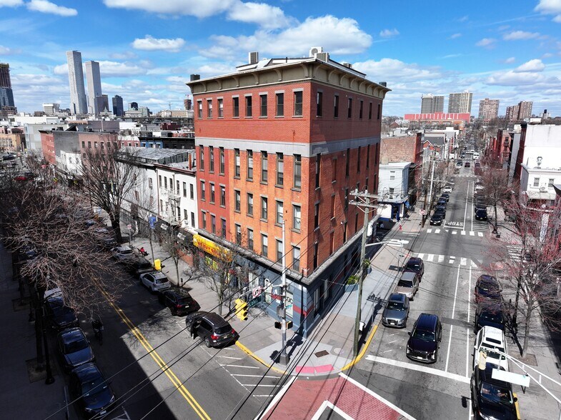 236 NEWARK Ave, Jersey City, NJ à louer - Photo du bâtiment - Image 2 de 18