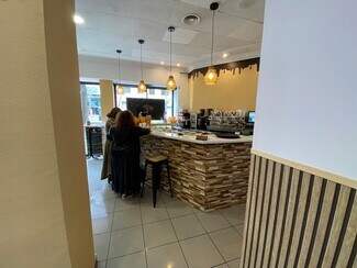 Plus de détails pour Multi-résidentiel à vendre