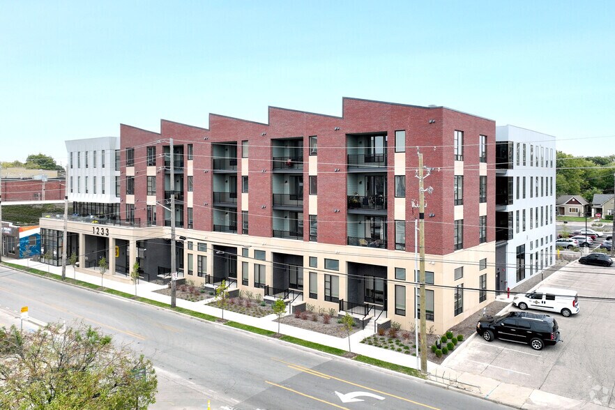 1233 Shelby St, Indianapolis, IN à louer - Photo du bâtiment - Image 2 de 6