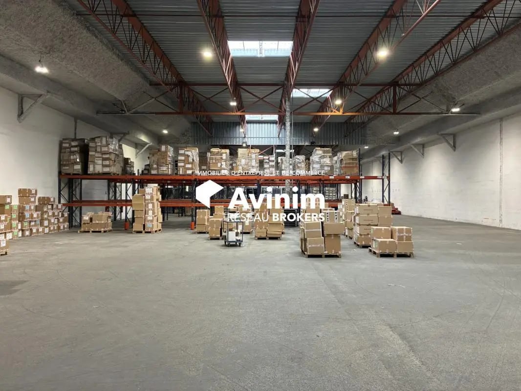 Industrial in Vitrolles for lease Interior Photo- Image 1 of 11