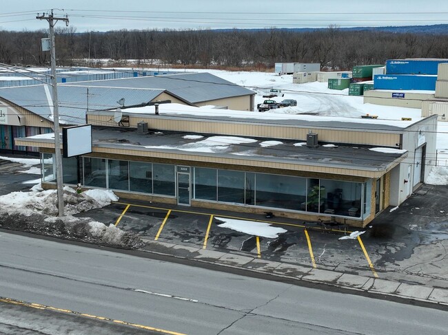 Plus de détails pour 2222 Oriskany Blvd, Utica, NY - Industriel à louer