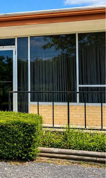13111 Spring St, Grandview, MO for lease - Building Photo - Image 2 of 4