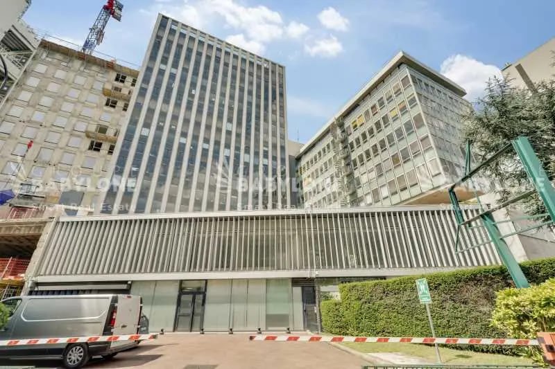 Office in Puteaux for lease - Building Photo - Image 1 of 13