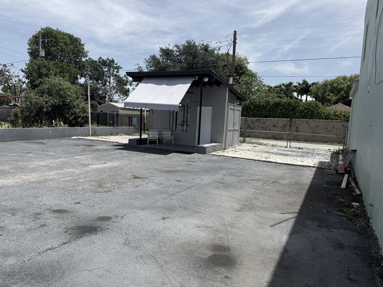 620 Dixie Highway Hwy, Lake Worth Beach, FL à louer - Photo du bâtiment - Image 2 de 4