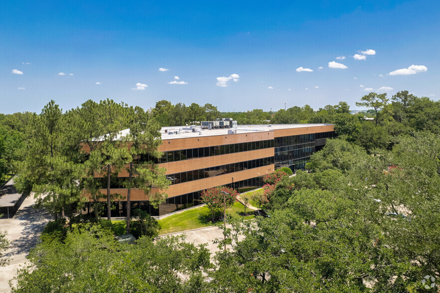 16701 Greenspoint Park Dr, Houston, TX for lease - Building Photo - Image 1 of 15