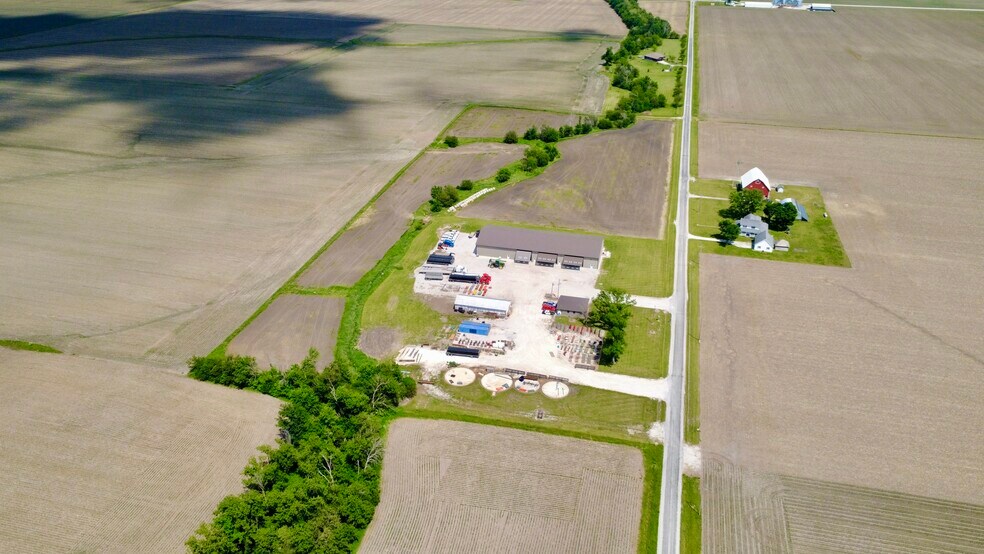 1830 E County Road 2100, Burnside, IL à vendre - Photo du bâtiment - Image 2 de 10
