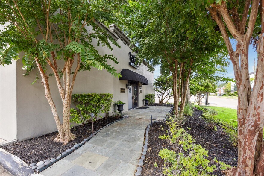 5455 Dashwood Dr, Bellaire, TX à louer - Photo du bâtiment - Image 2 de 7