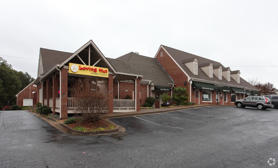 6385 Spalding Dr, Peachtree Corners, GA à louer - Photo du bâtiment - Image 3 de 12