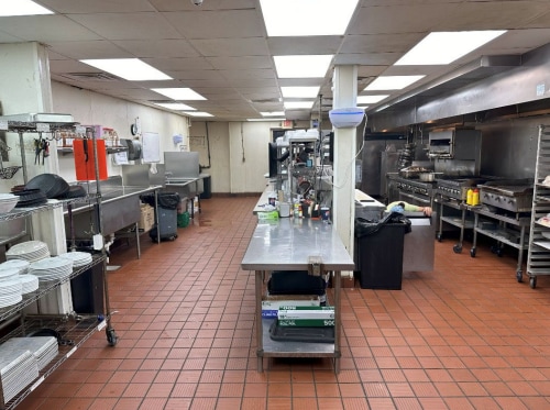 Retail and Lofts portfolio of 2 properties for sale on LoopNet.ca - Interior Photo - Image 2 of 9