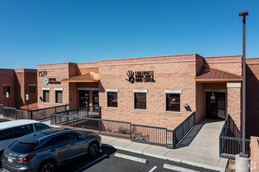 7490 N Oracle Rd, Tucson, AZ à louer - Photo du bâtiment - Image 2 de 23