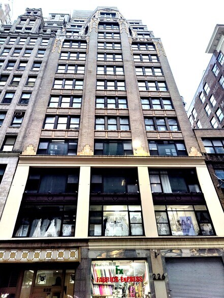 226 W 37th St, New York, NY à louer - Photo du bâtiment - Image 2 de 14