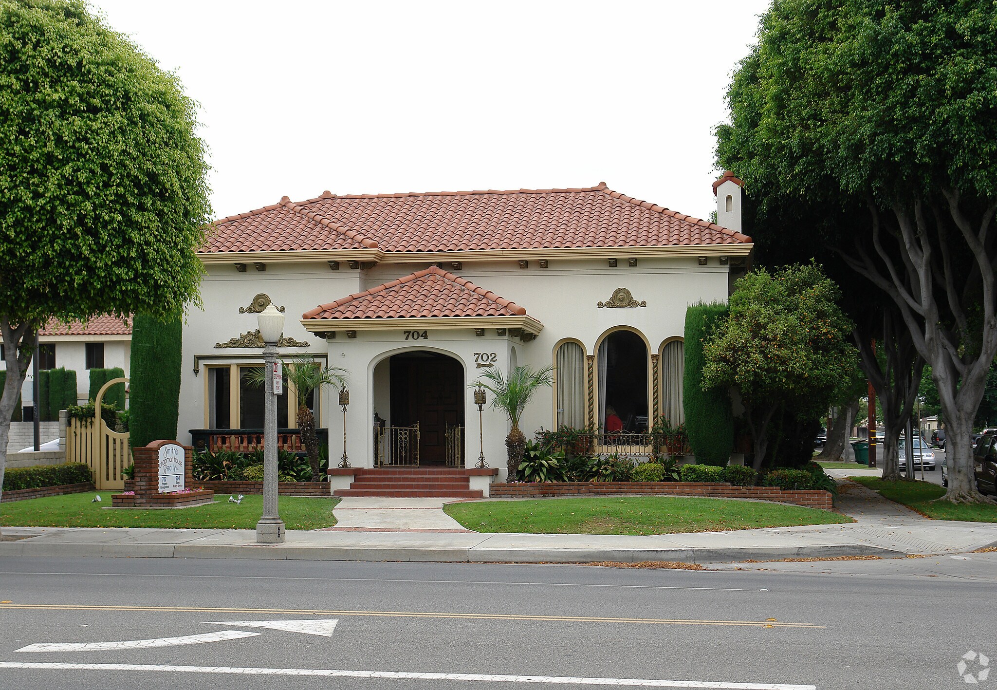 702-704 E Chapman Ave, Orange, CA à louer Photo principale- Image 1 de 13