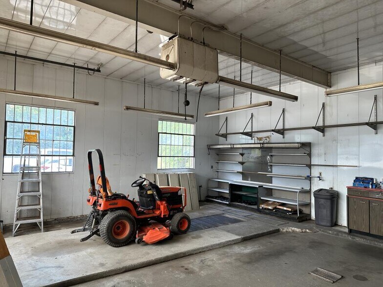 1501 N College Ave, Fayetteville, AR à louer - Photo du bâtiment - Image 3 de 9