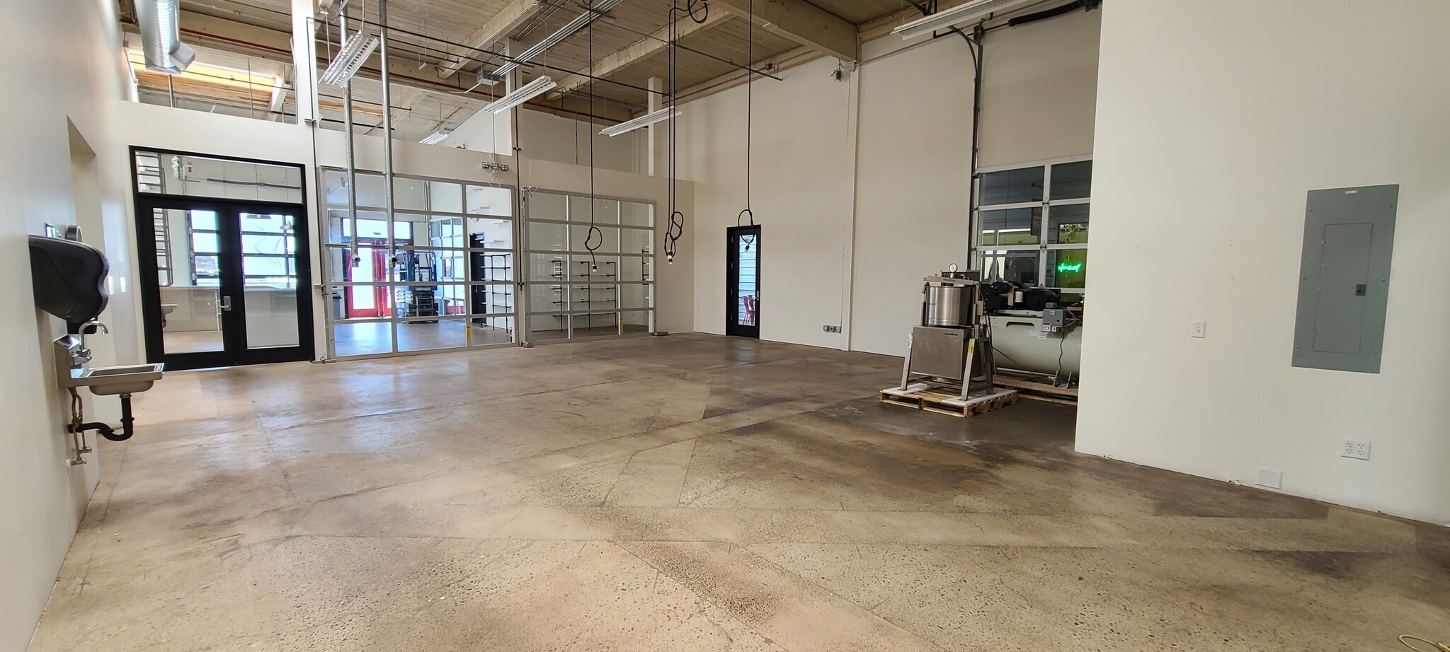 2195 Hyacinth St NE, Salem, OR for lease Interior Photo- Image 1 of 8