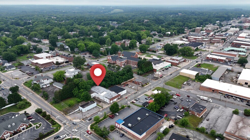 524 S Scales St, Reidsville, NC à vendre - Vidéo sur l’inscription commerciale - Image 2 de 42