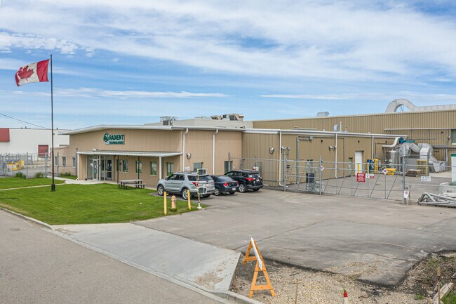 Plus de détails pour 4035 101st St NW, Edmonton, AB - Industriel à vendre