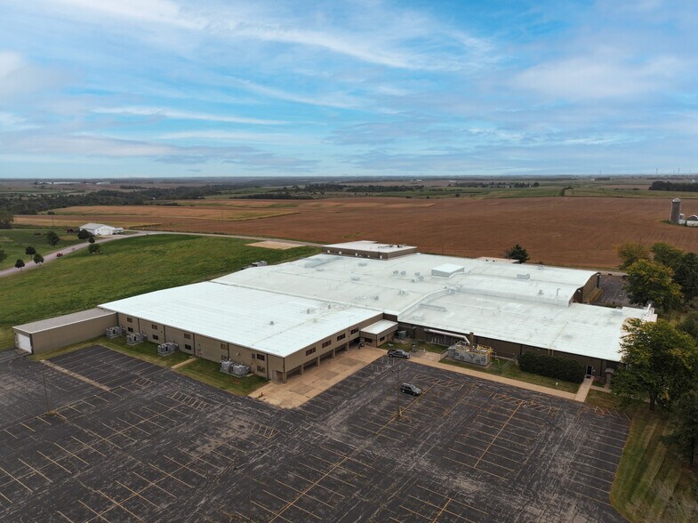 100 Rayovac Ct, Fennimore, WI à louer - Photo du bâtiment - Image 3 de 22