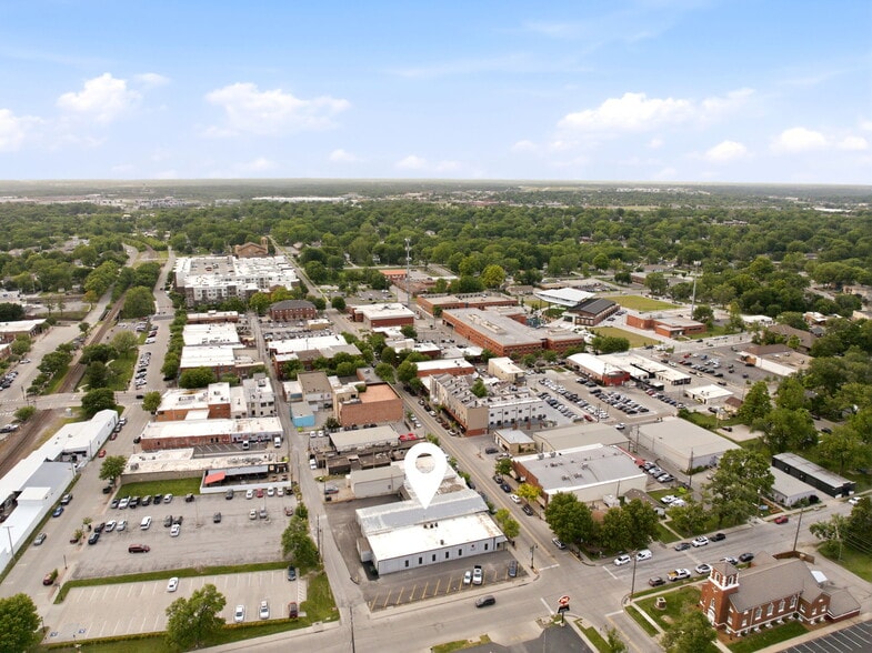 326 SE Douglas St, Lees Summit, MO for sale - Building Photo - Image 3 of 118