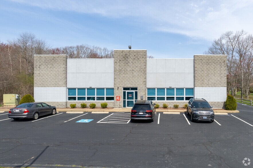 34 Bellows Rd, Raynham, MA à louer - Photo du bâtiment - Image 2 de 6