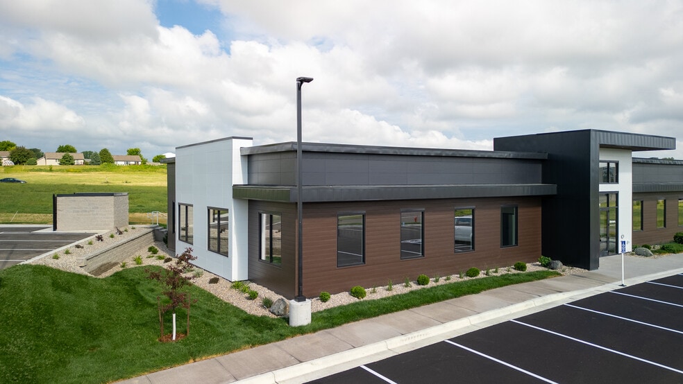 3671 Sarah Pl NW, Rochester, MN for lease - Building Photo - Image 2 of 7
