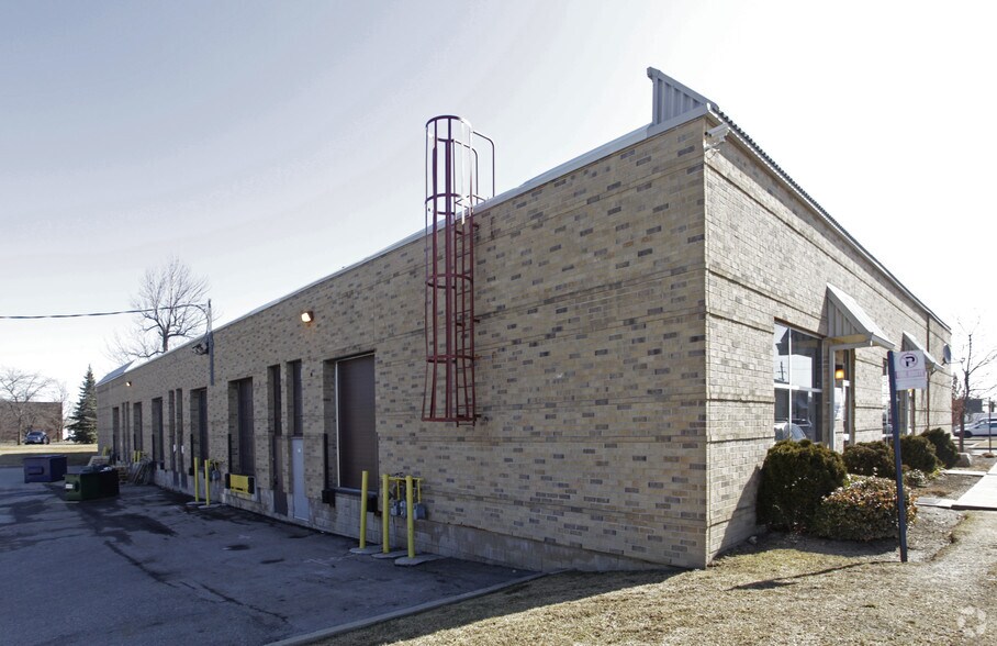 7528-7550 Bath Rd, Mississauga, ON à louer - Photo du bâtiment - Image 2 de 2