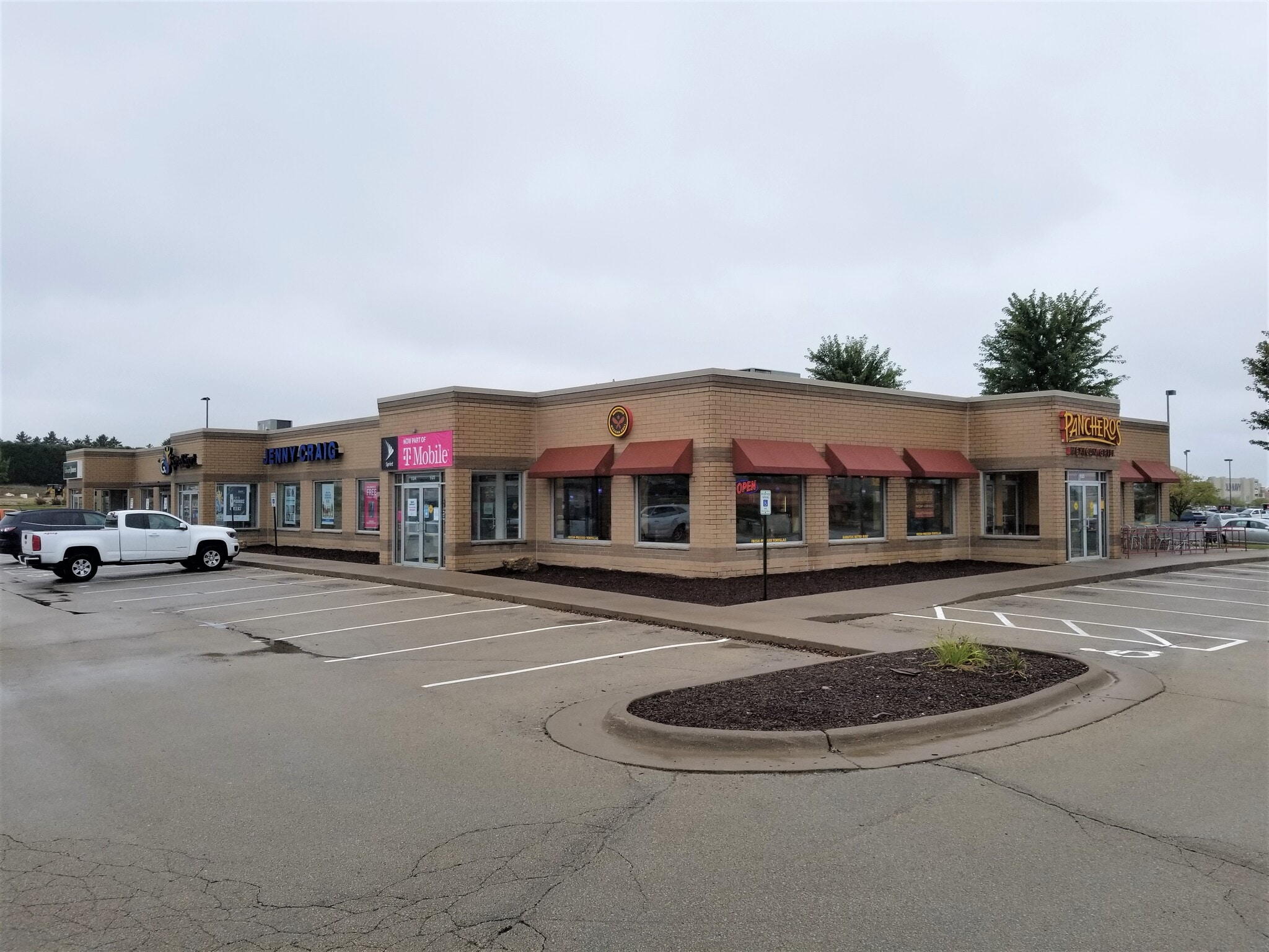 2445-2561 NW Arterial, Dubuque, IA for lease Building Photo- Image 1 of 19