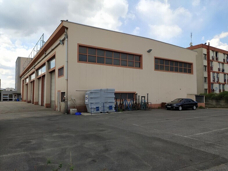 2 Avenue Du Groupe Manouchian, Vitry-sur-Seine à vendre - Photo du bâtiment - Image 1 de 3