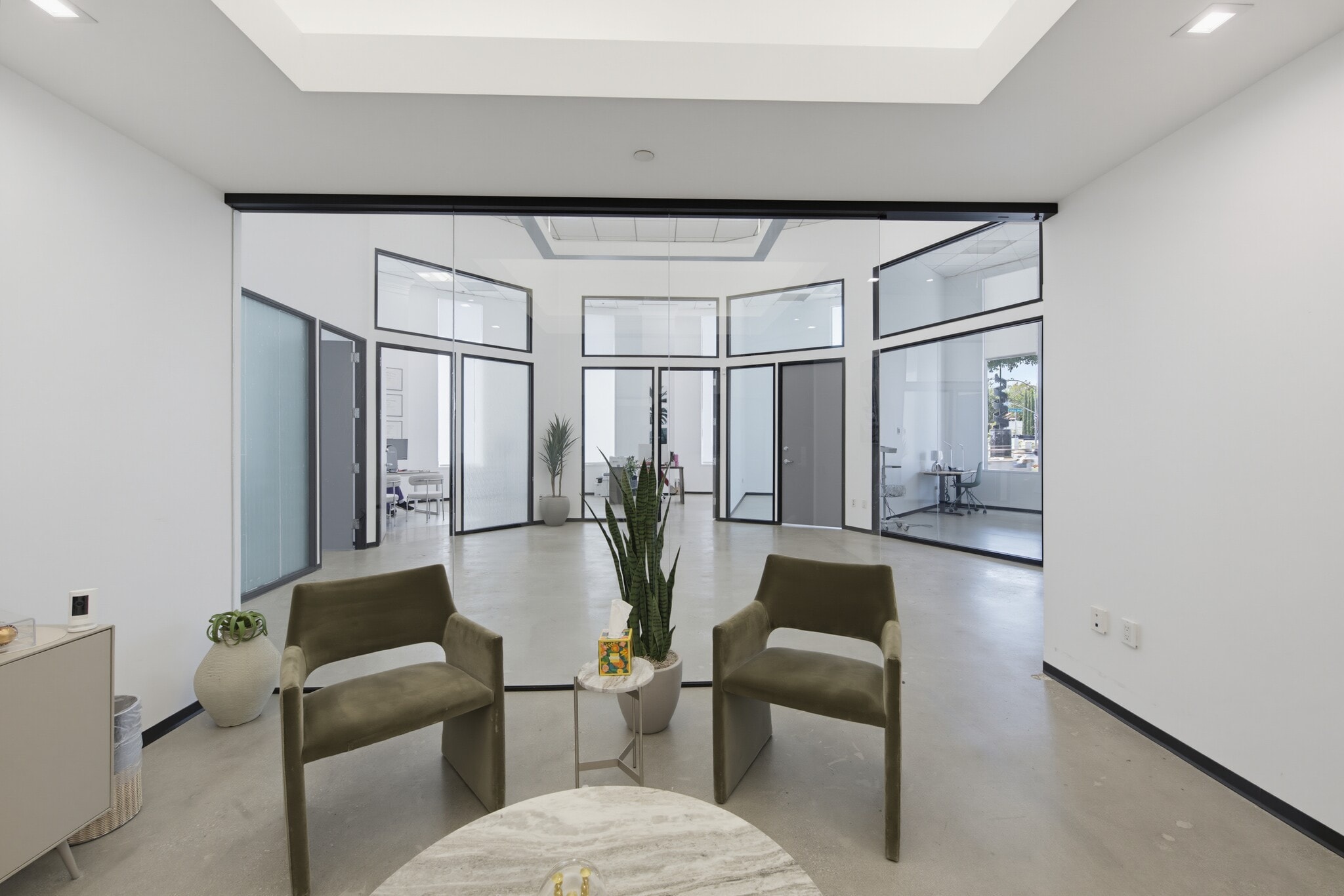 350 S Beverly Dr, Beverly Hills, CA for lease Interior Photo- Image 1 of 12