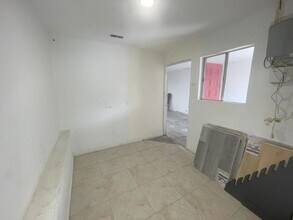 16899 Lakeshore Dr, Lake Elsinore, CA for lease Interior Photo- Image 2 of 5