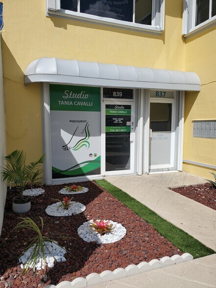 833-839 SE 8th Ave, Deerfield Beach, FL à louer - Photo du bâtiment - Image 2 de 4