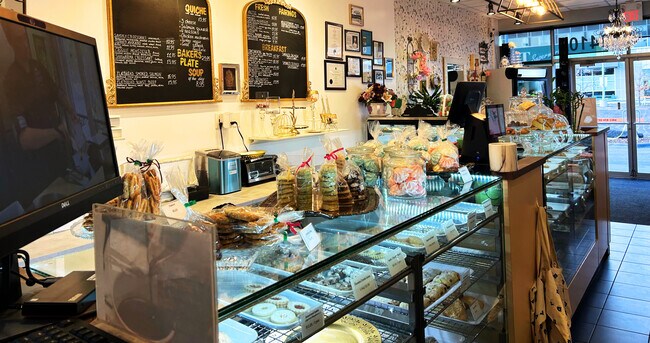 Plus de détails pour 9404-9412 137 Ave NW, Edmonton, AB - Commerce de détail à vendre