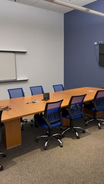 1350 Lake St, Roselle, IL à louer - Vidéo sur l’inscription commerciale - Image 2 de 10