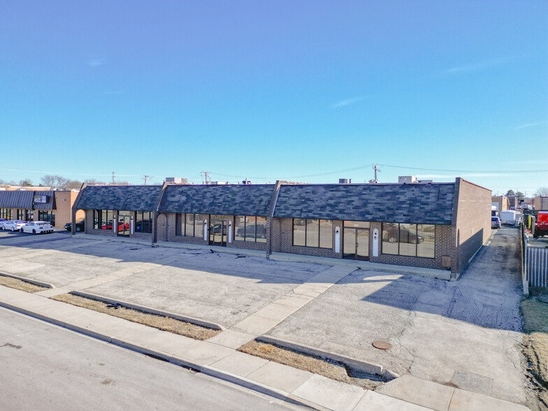 1541-1543 Bourbon Pky, Streamwood, IL for lease - Building Photo - Image 1 of 18