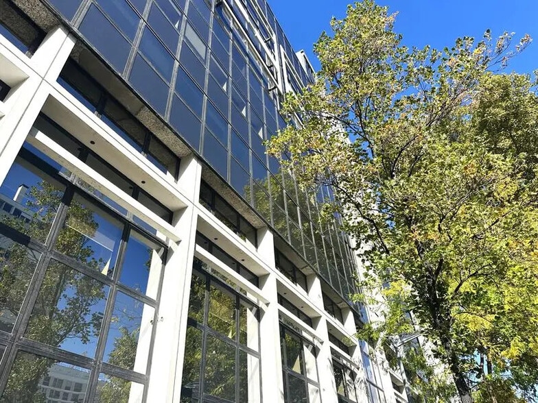 Office in Lyon for lease - Building Photo - Image 2 of 7