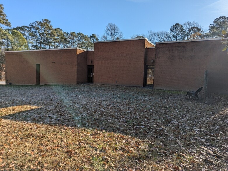 34591 General Mahone Blvd, Ivor, VA for sale - Building Photo - Image 3 of 9